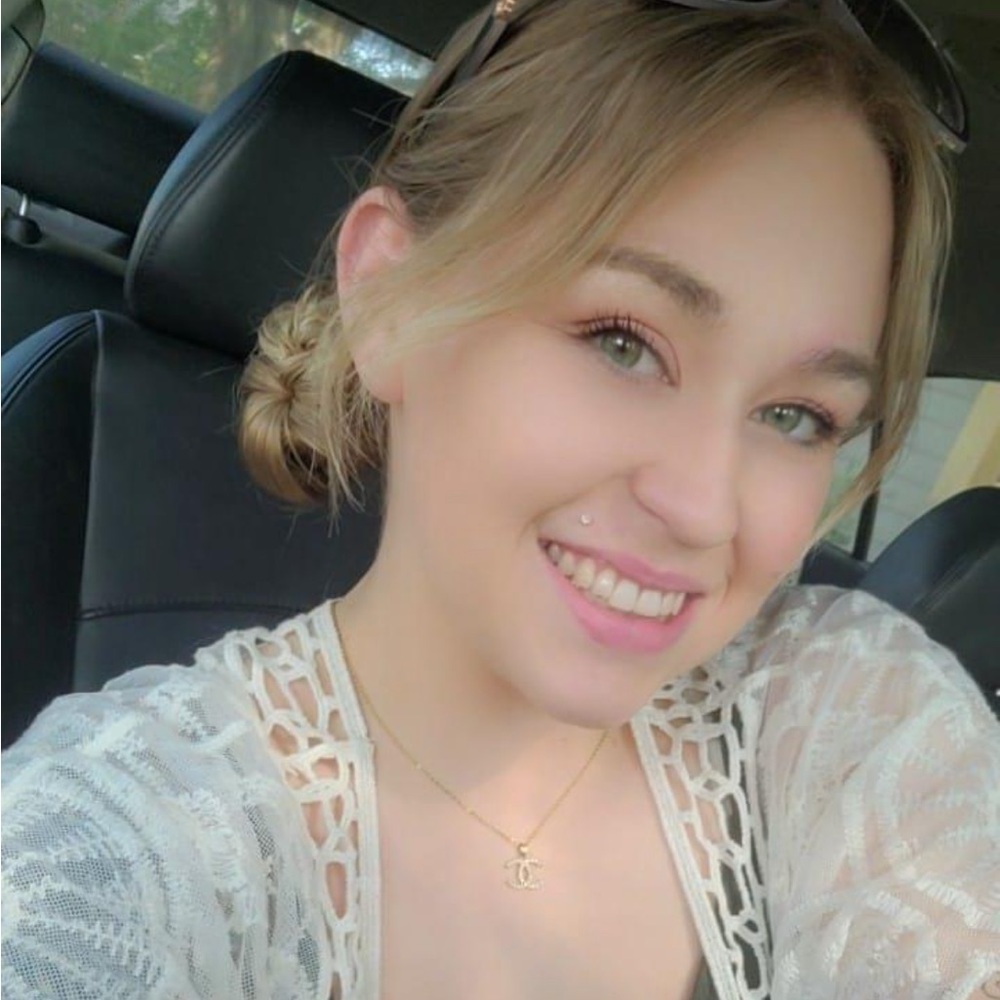 Meet your Posher, Emily